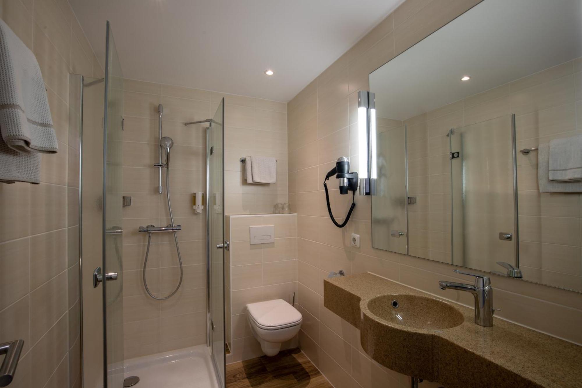Tyrol Hotel 3*