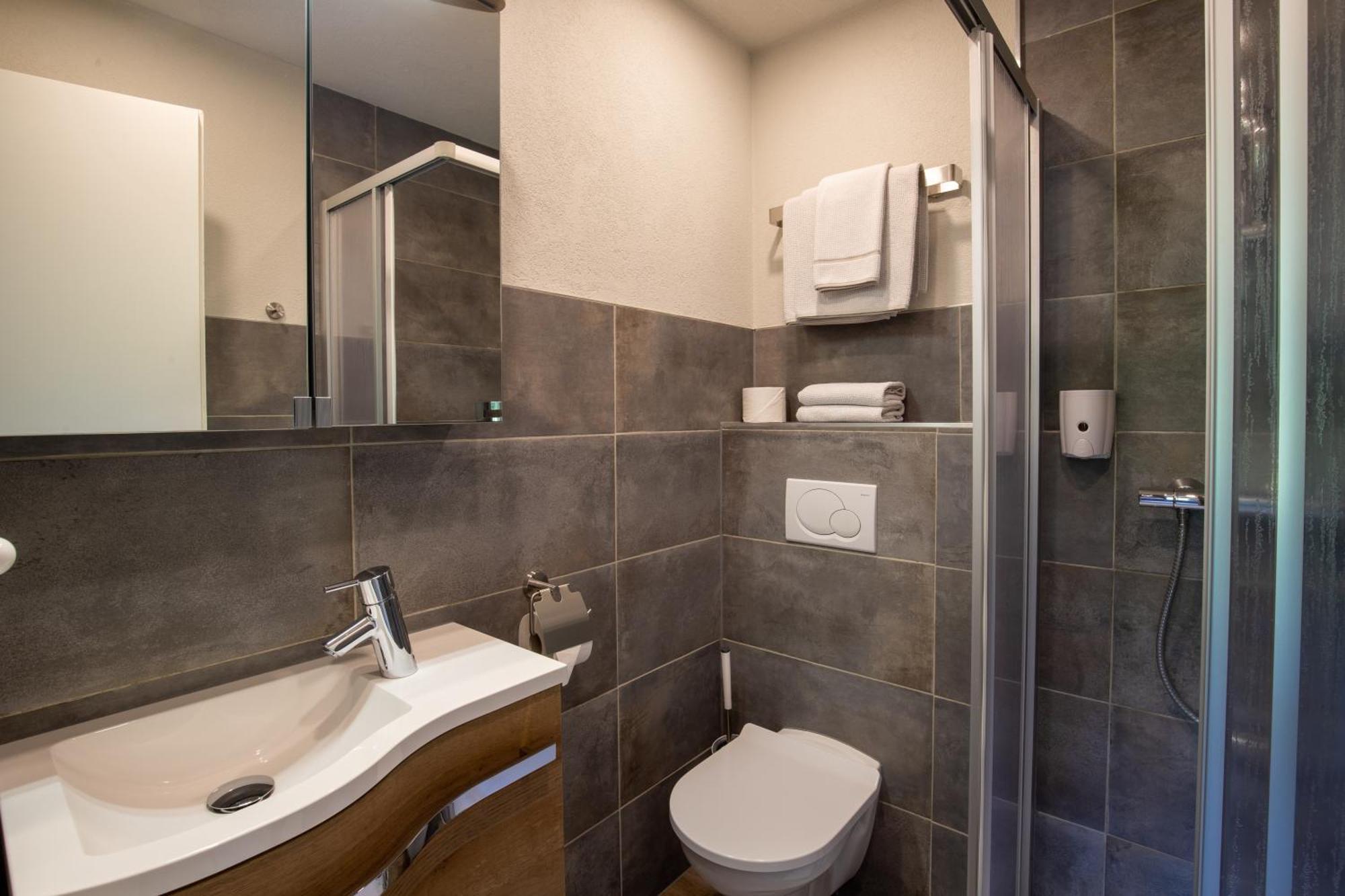 Tyrol Hotel 3*